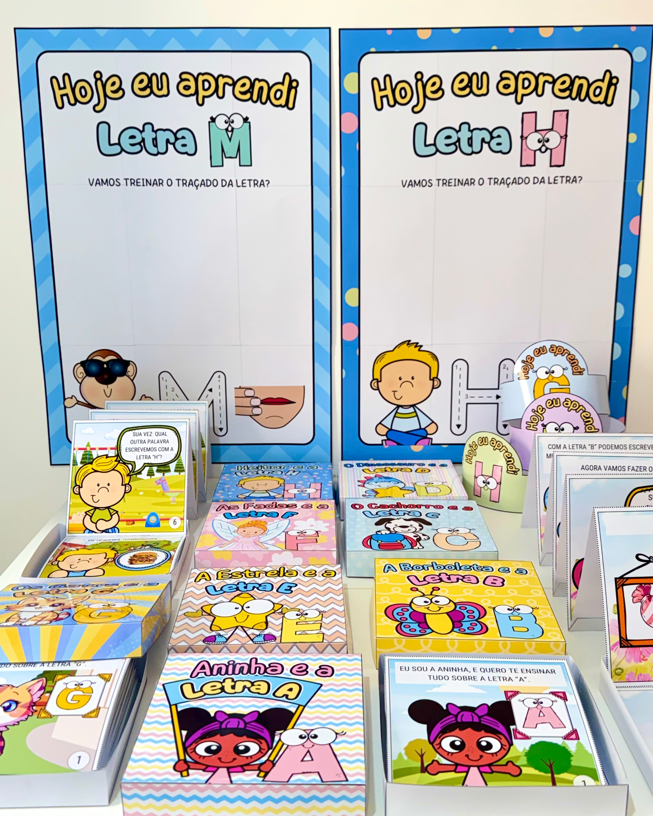 Combo Super Kits Histórias na Caixa e Cartazes Letras do Alfabeto - Imagem 12