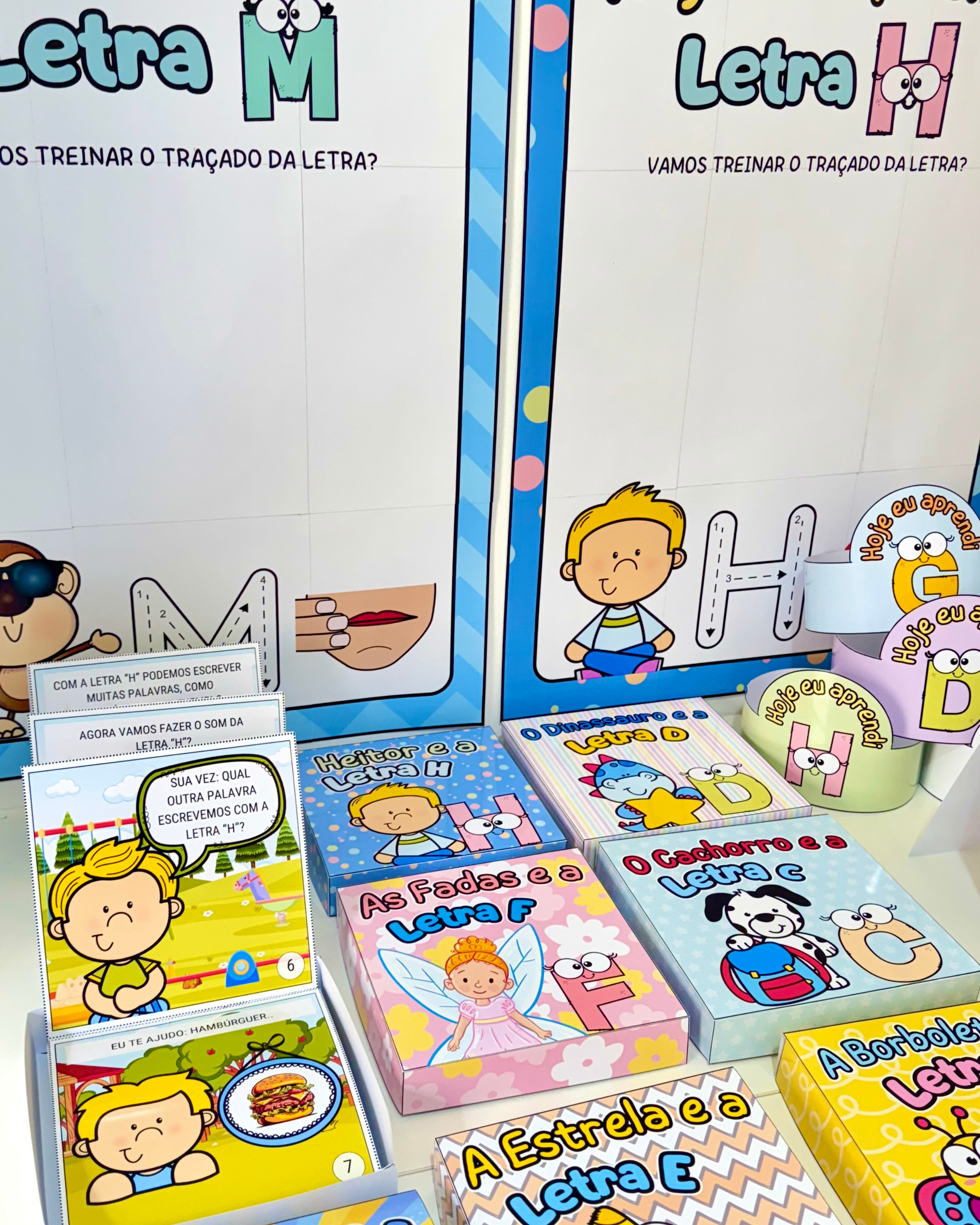 Combo Super Kits Histórias na Caixa e Cartazes Letras do Alfabeto - Imagem 13